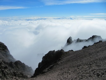 Desde el volcán La Malinche en Tlaxcala, México, con el Pico de Orizaba al fondo.